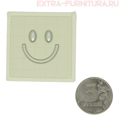 Нашивка под кожу квадрат "смайл" 4,5*4,5см молочный